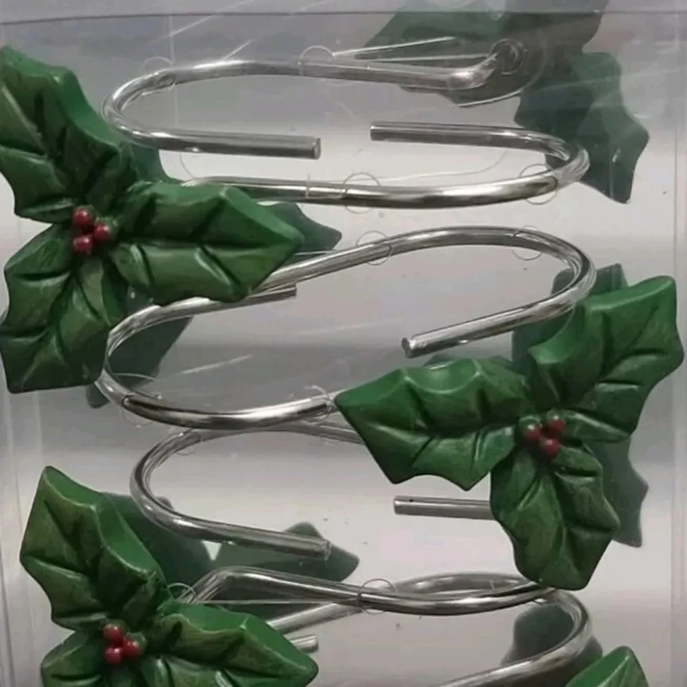 AVANTI HOME Christmas Hollyberry Mistletoe SHOWER CURTAIN HOOKS NEW